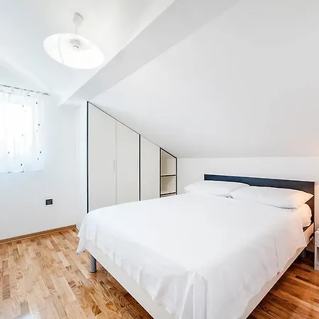 Apartment Grc *