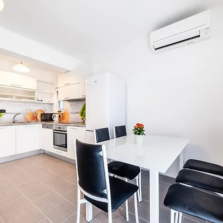 Apartment Grc *